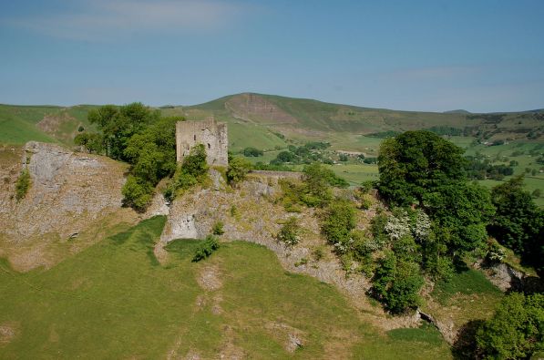 Peveril Castle from Cavedale, with Mam Tor, the Shivering Mountain, in the distance. Image: Rob Bendall